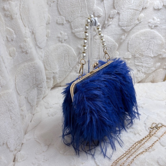 Blue Faux Fur Handbag with Pearl Strap - Picture 4 of 6